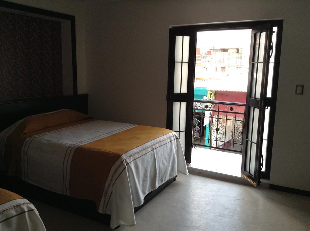 Los Faroles Hotel Uruapan (Michoacan) エクステリア 写真