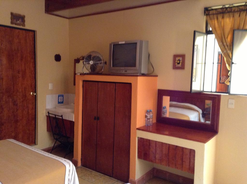 Los Faroles Hotel Uruapan (Michoacan) エクステリア 写真