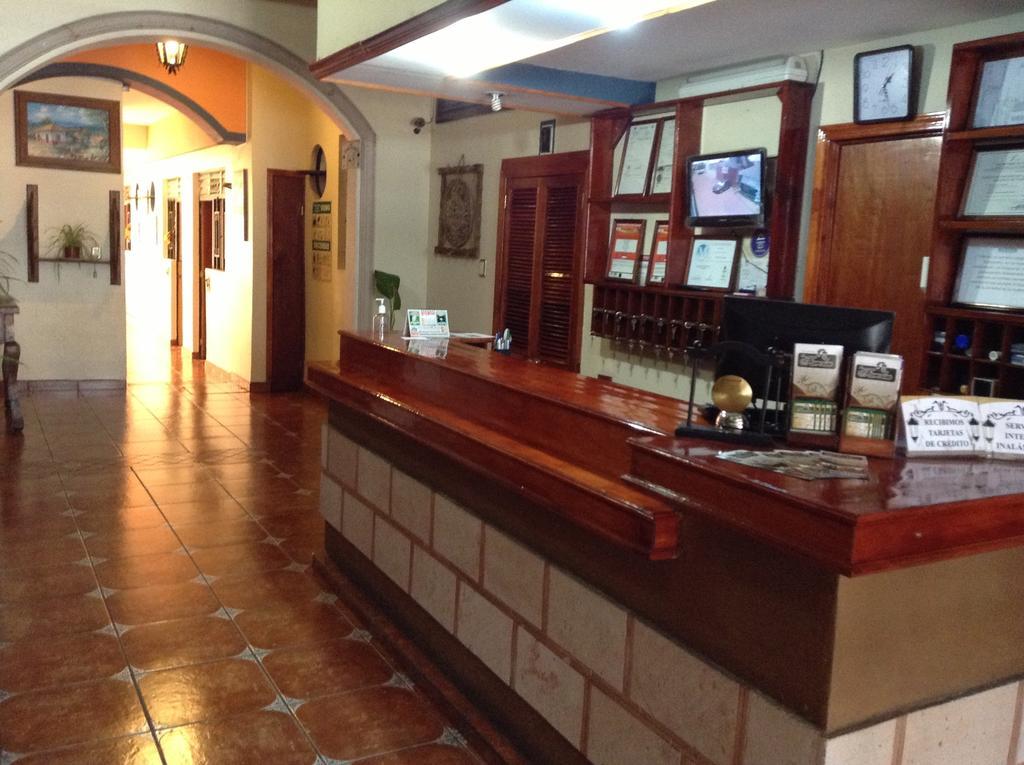 Los Faroles Hotel Uruapan (Michoacan) エクステリア 写真