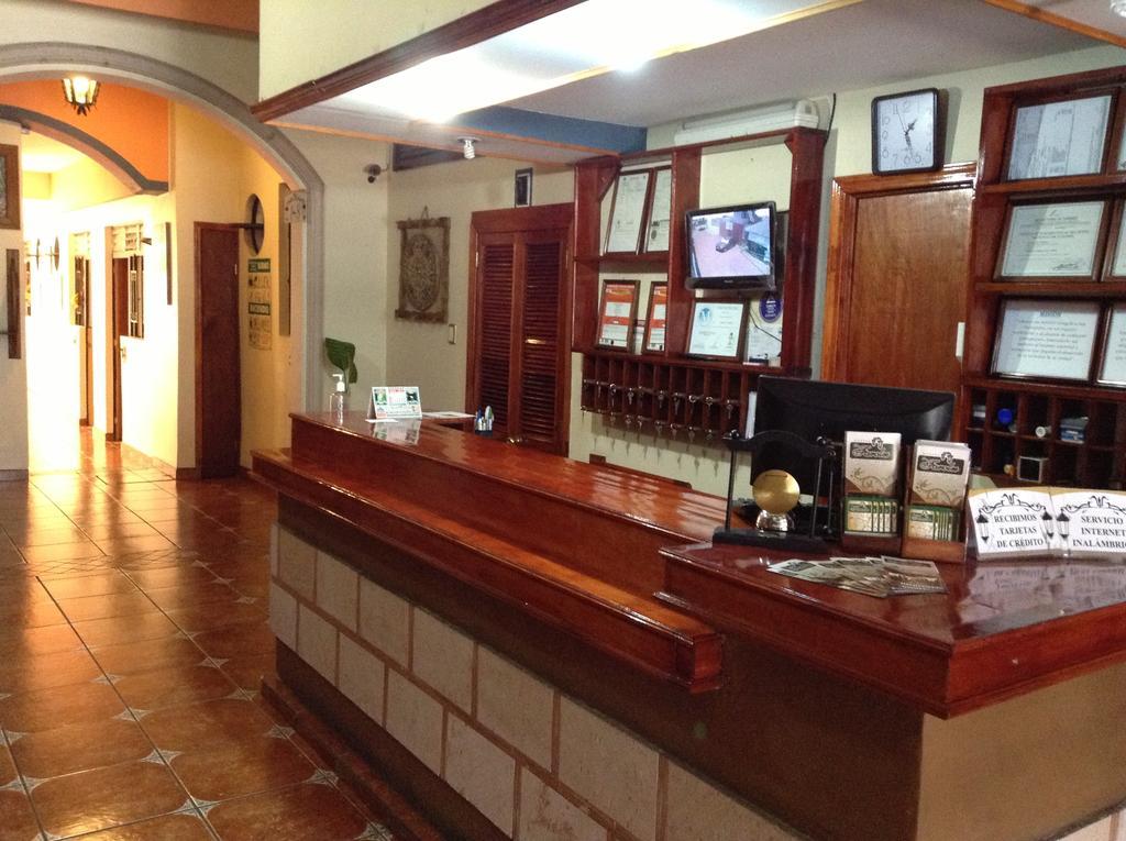 Los Faroles Hotel Uruapan (Michoacan) エクステリア 写真