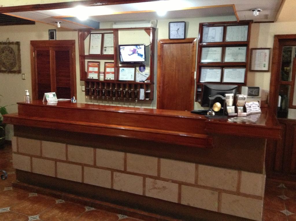 Los Faroles Hotel Uruapan (Michoacan) エクステリア 写真